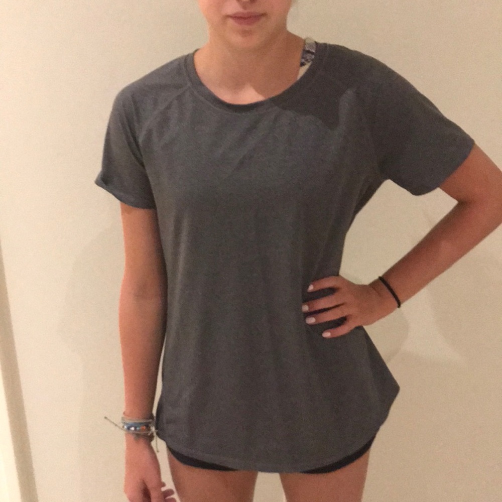 Lucy workout grey shirt